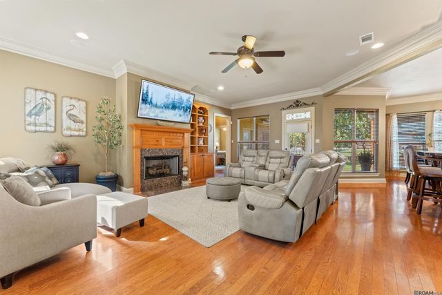 6951 Lakeland Dr, Zachary, LA 70791