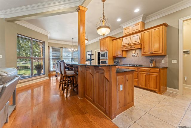 6951 Lakeland Dr, Zachary, LA 70791