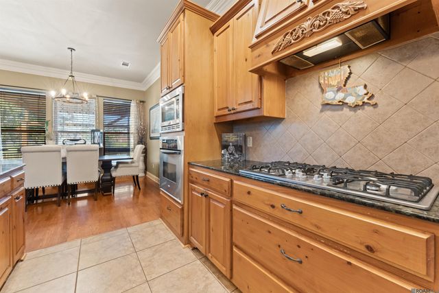 6951 Lakeland Dr, Zachary, LA 70791