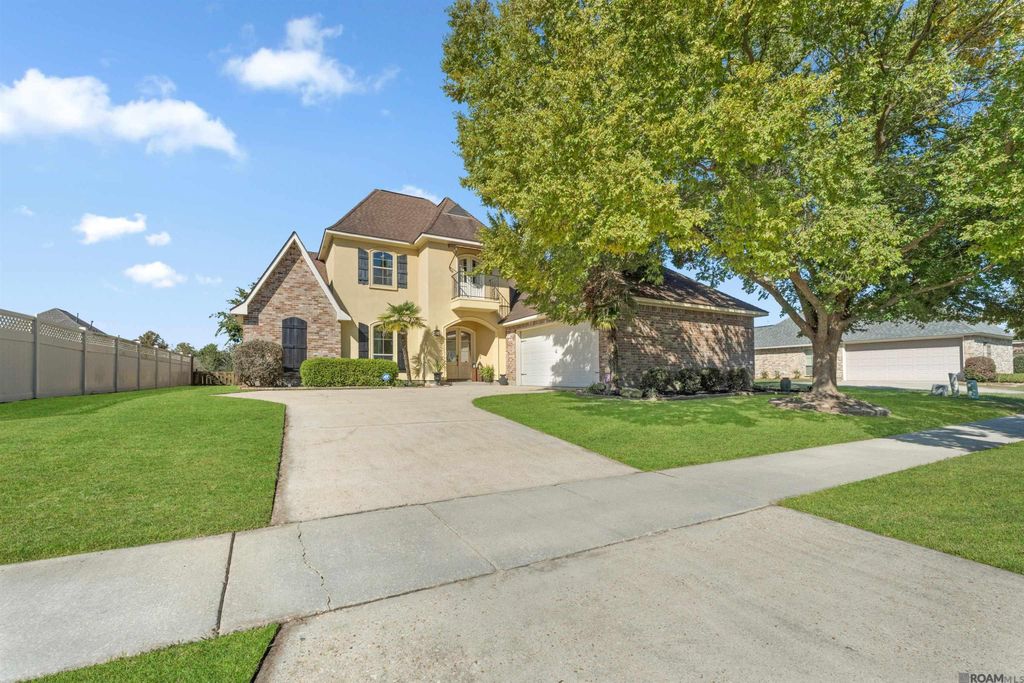 6951 Lakeland Dr, Zachary, LA 70791