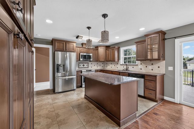 2010 SURREY CT, Columbia, MO 65203