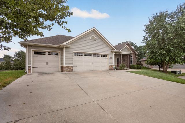 2010 SURREY CT, Columbia, MO 65203