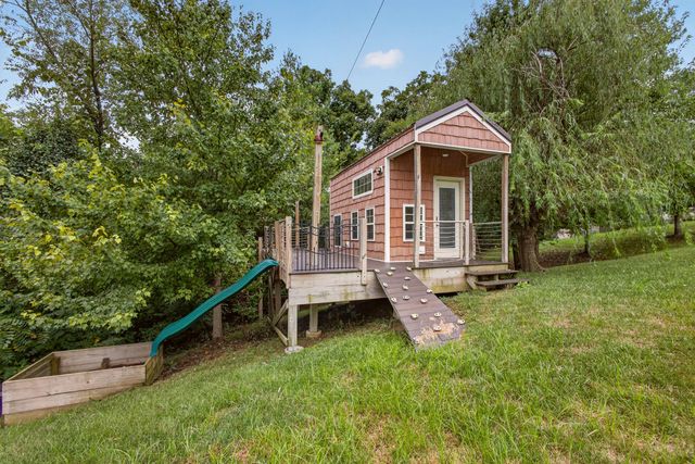 2010 SURREY CT, Columbia, MO 65203