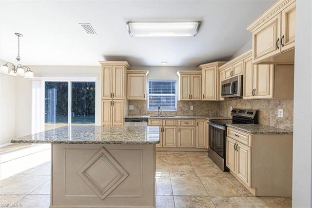 1510 SW 13th TER, Cape Coral, FL 33991