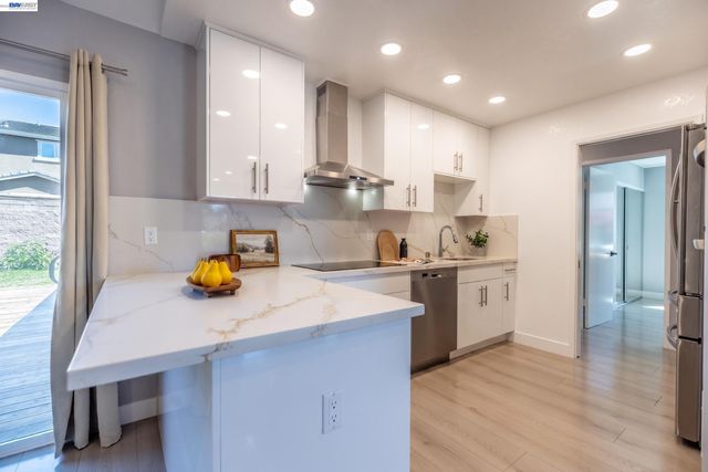 38475 Jacaranda Dr, Newark, CA 94560