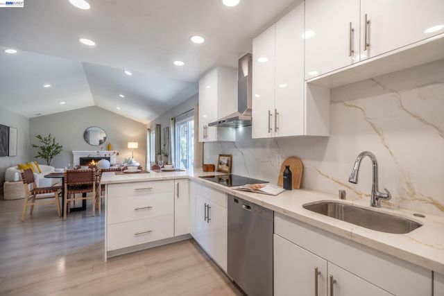 38475 Jacaranda Dr, Newark, CA 94560