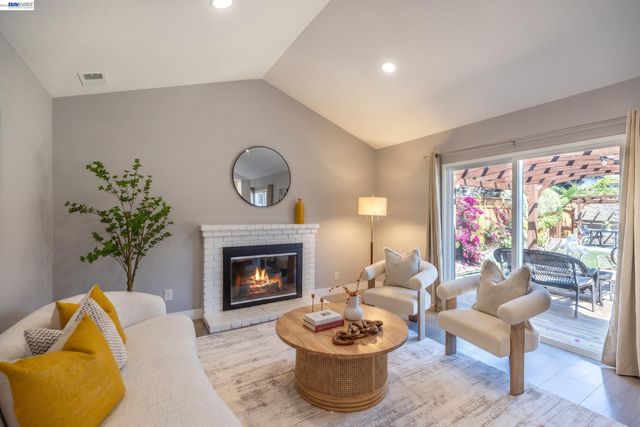38475 Jacaranda Dr, Newark, CA 94560