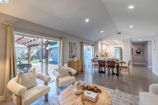 38475 Jacaranda Dr, Newark, CA 94560