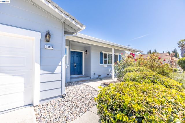38475 Jacaranda Dr, Newark, CA 94560