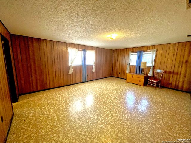 1302 22ND ST, Hondo, TX 78861