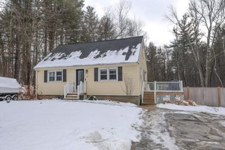 27 Willow Street, Pelham, NH 03076
