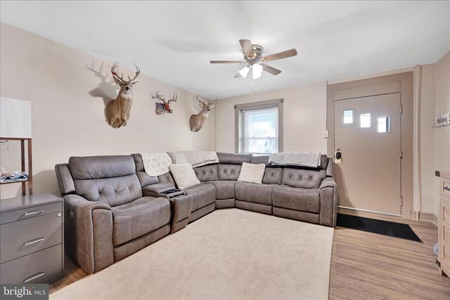 137 E HIGH ST, Womelsdorf, PA 19567