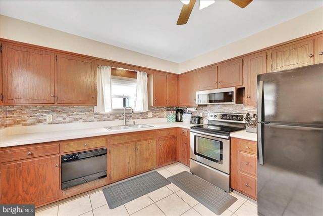 137 E HIGH ST, Womelsdorf, PA 19567