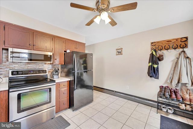 137 E HIGH ST, Womelsdorf, PA 19567