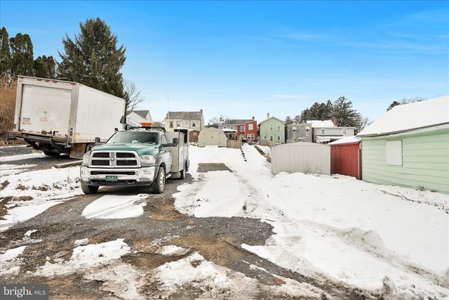 137 E HIGH ST, Womelsdorf, PA 19567