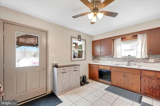 137 E HIGH ST, Womelsdorf, PA 19567