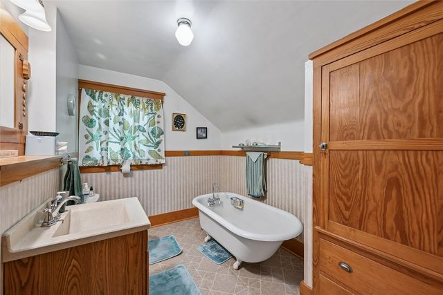 618 32nd Street NE, Cedar Rapids, IA 52402