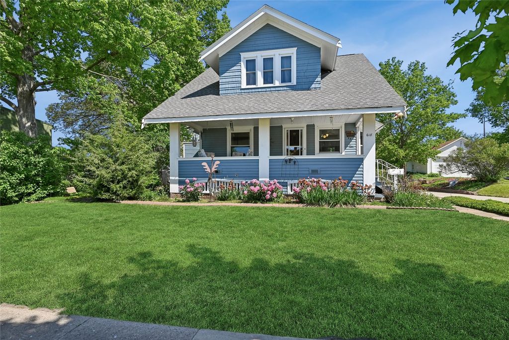 618 32nd Street NE, Cedar Rapids, IA 52402