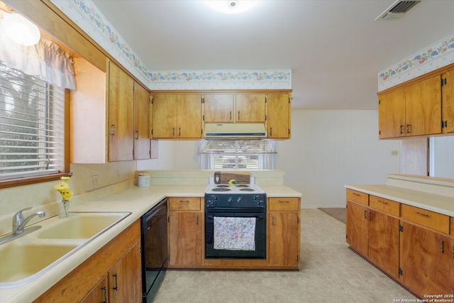 795 Renee St, Seguin, TX 78155