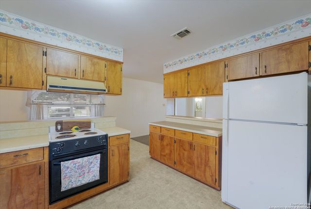 795 Renee St, Seguin, TX 78155