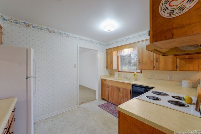 795 Renee St, Seguin, TX 78155