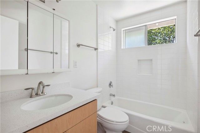 375 Woodland Pl C, Costa Mesa, CA 92627