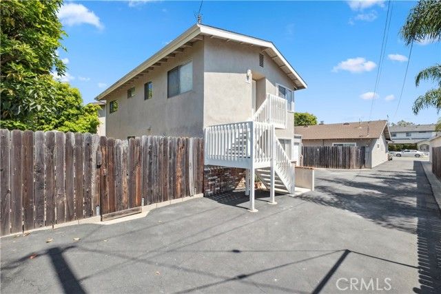 375 Woodland Pl C, Costa Mesa, CA 92627