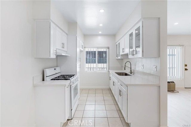 580 W Stocker Street 6, Glendale, CA 91202