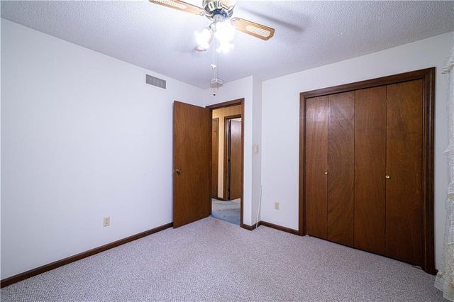 1402 SE Moore Road, St Joseph, MO 64504