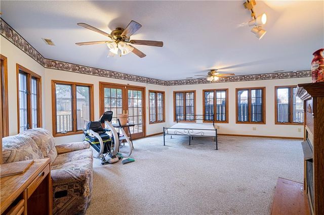 1402 SE Moore Road, St Joseph, MO 64504