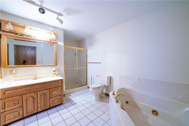 1402 SE Moore Road, St Joseph, MO 64504