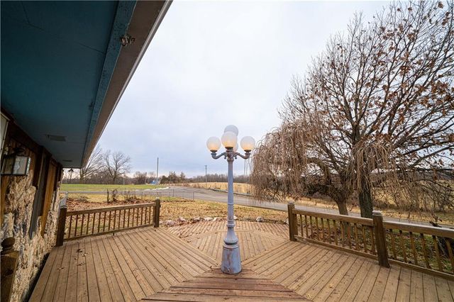 1402 SE Moore Road, St Joseph, MO 64504