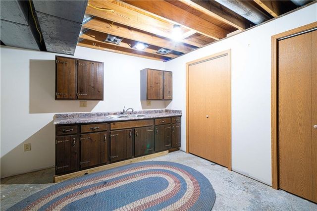 1402 SE Moore Road, St Joseph, MO 64504