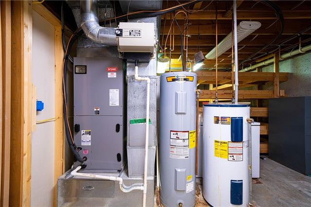 1402 SE Moore Road, St Joseph, MO 64504