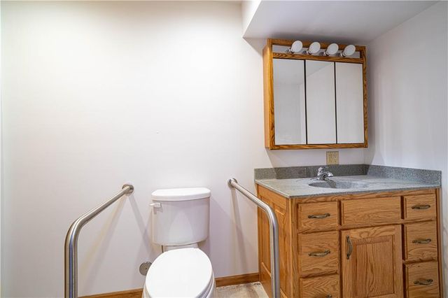 1402 SE Moore Road, St Joseph, MO 64504