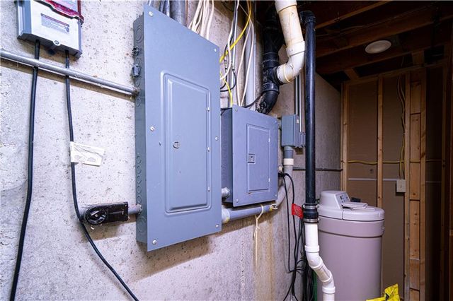 1402 SE Moore Road, St Joseph, MO 64504