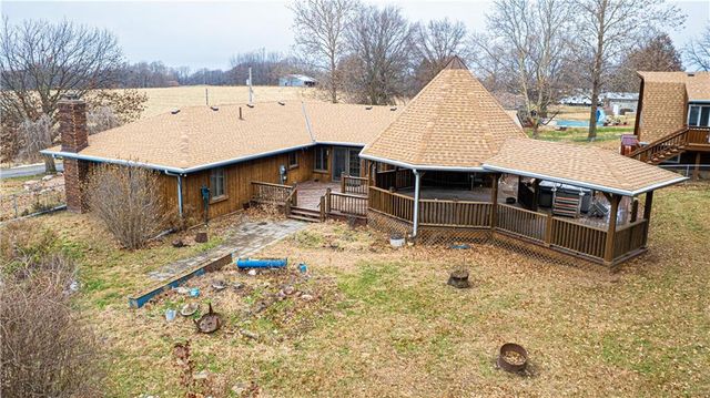 1402 SE Moore Road, St Joseph, MO 64504