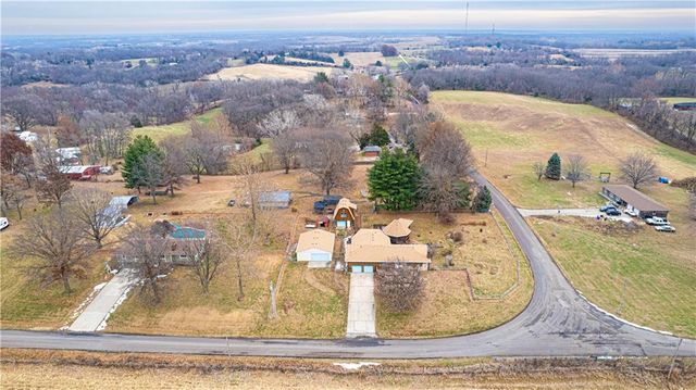 1402 SE Moore Road, St Joseph, MO 64504