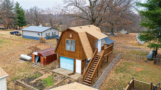 1402 SE Moore Road, St Joseph, MO 64504