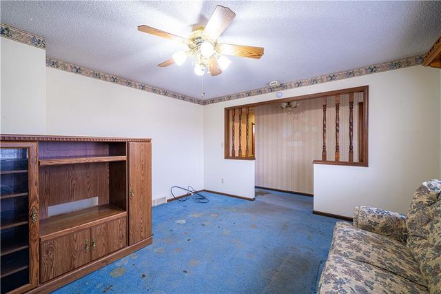 1402 SE Moore Road, St Joseph, MO 64504