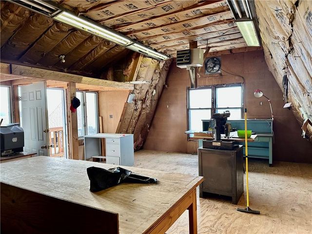 1402 SE Moore Road, St Joseph, MO 64504