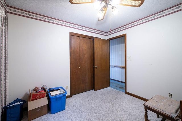 1402 SE Moore Road, St Joseph, MO 64504