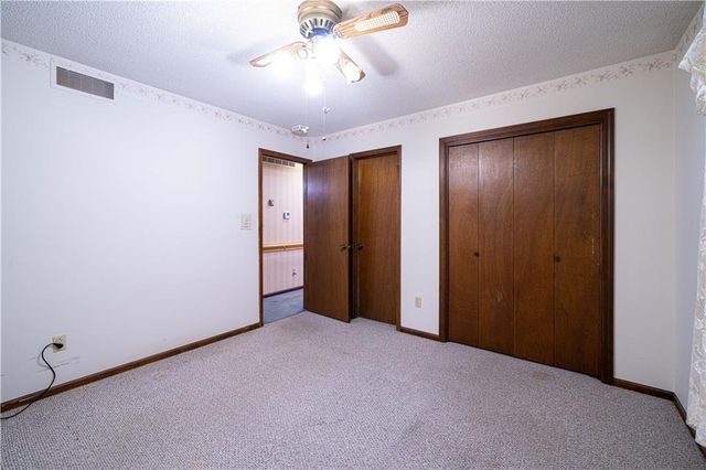 1402 SE Moore Road, St Joseph, MO 64504