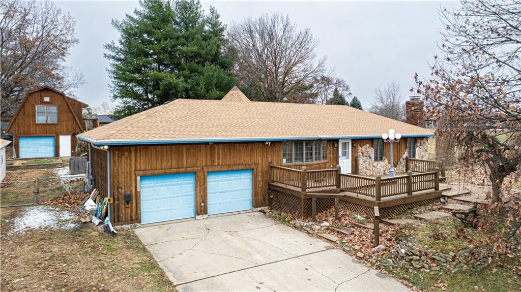 1402 SE Moore Road, St Joseph, MO 64504