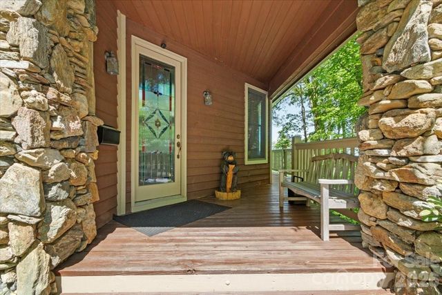15 Ivy Point Lane, Burnsville, NC 28714