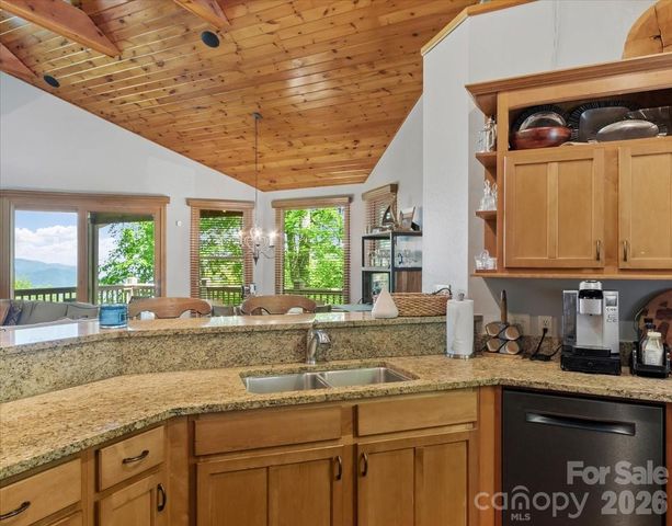 15 Ivy Point Lane, Burnsville, NC 28714