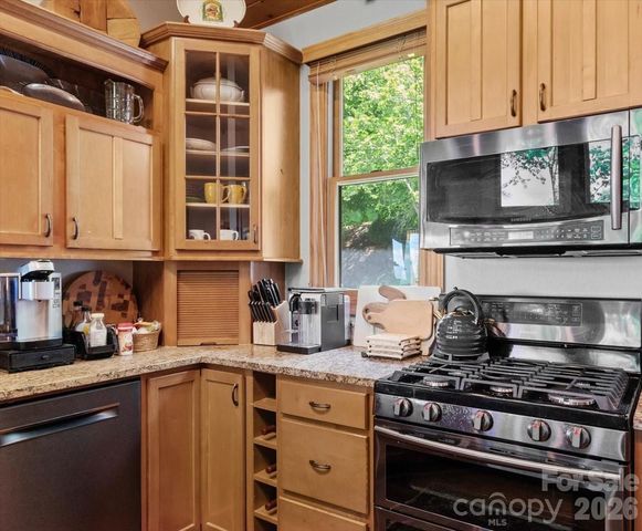 15 Ivy Point Lane, Burnsville, NC 28714