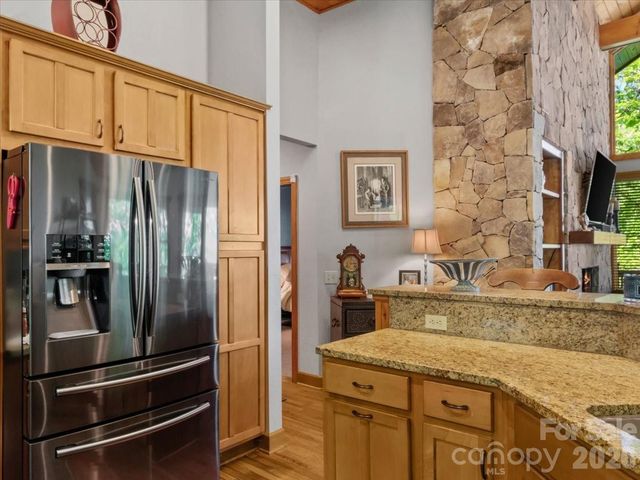 15 Ivy Point Lane, Burnsville, NC 28714