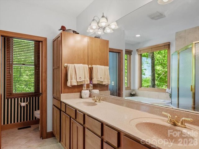 15 Ivy Point Lane, Burnsville, NC 28714