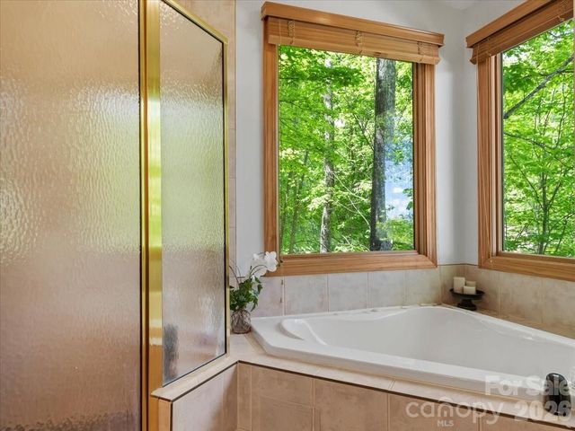 15 Ivy Point Lane, Burnsville, NC 28714
